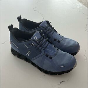 Ladies 9.5 on cloud shoes